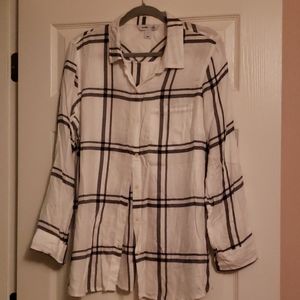 Size L. Navy and white top.